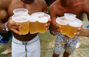 Почему пьющие живут дольше непьющих?